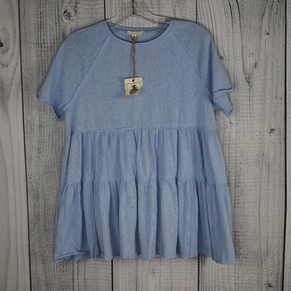 easel Tops - **New! Easel light blue top size Small w/tags